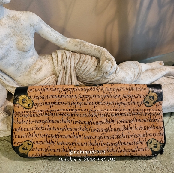 L.A.M.B. Gwen Stefani Trompe L'oeil Script Fold Over Clutch Luxury Designer #576 - Picture 12 of 13